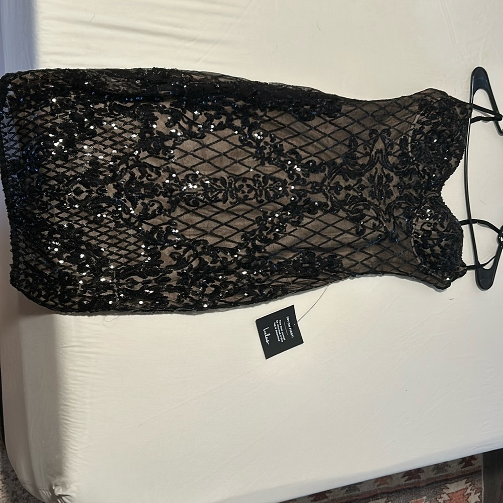 Lulus dress. size small. tags! never worn